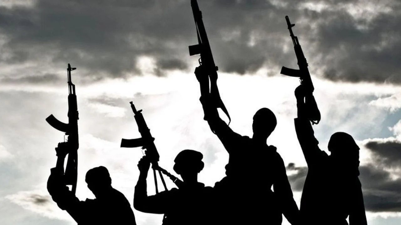 Two passengers kidnapped after gunmen block Plateau road