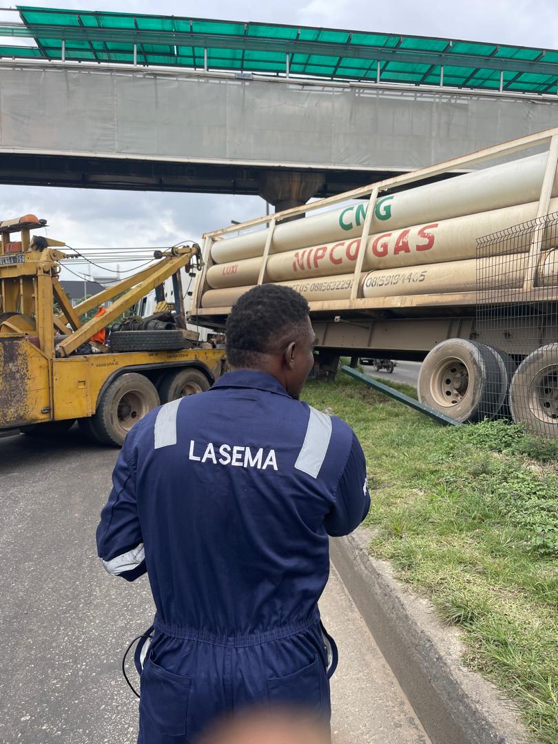 Hit-and-run victim injured in Ikorodu as truck rams median in Palmgrove