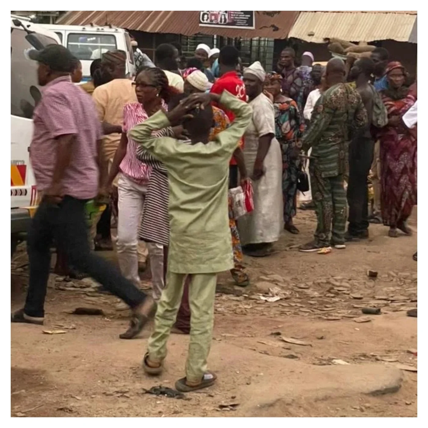 Commercial bus driver slumps, dies while conveying passengers in Ibadan [PHOTOS]