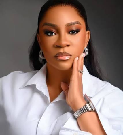 Vision does not need consensus, Deola Art Alade